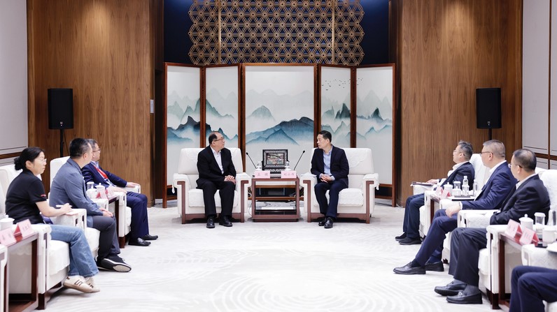 刘小涛会见高通公司中国区董事长孟樸