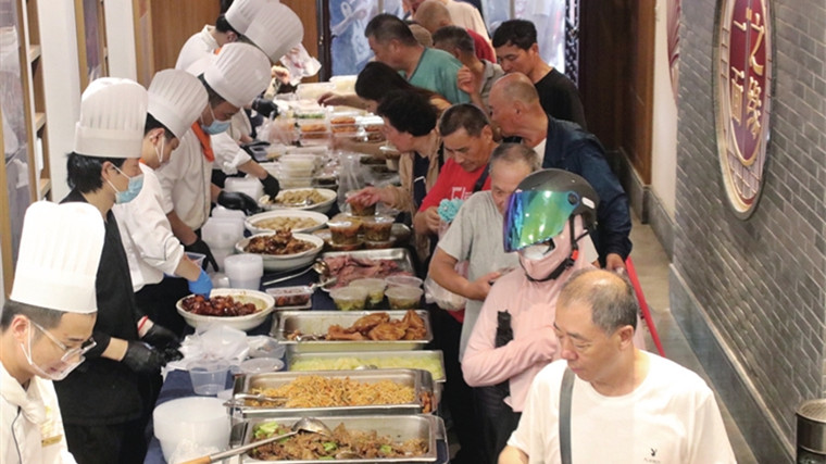 姑苏星级酒店“出摊” 平价美食引市民热捧
