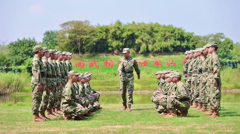 吴江区人武部组织200余名预定新兵参加役前教育